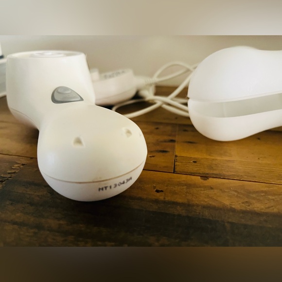 CLARISONIC MIA 2 FACIAL CLEANSING BUNDLE - Picture 5 of 16